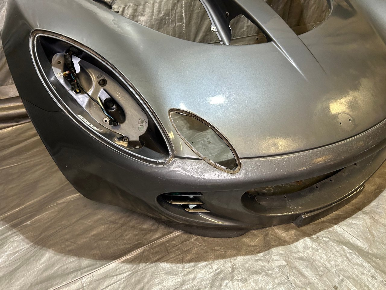 2005-2006 Lotus Elise OEM Front Clamshell *DAMAGED* / LEL03 - Image 6