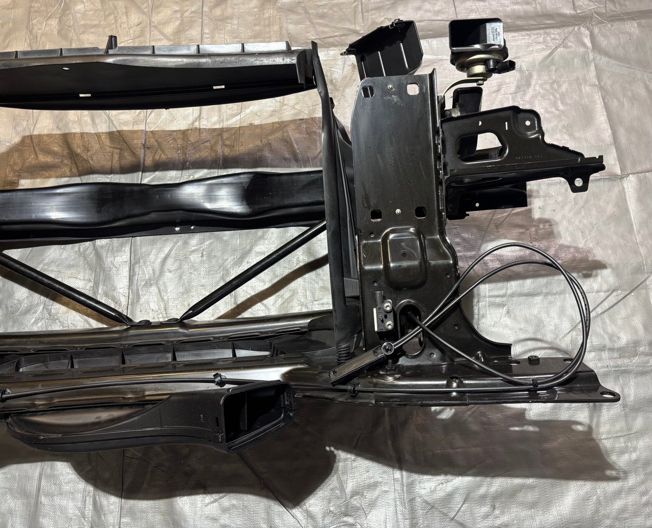 2009-2011 BMW E89 Z4 sDrive30i Front Core Support w/ Radiator / Cooling Fan / Impact Beam / 81K Z4908 - Image 3